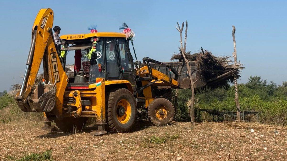 झाबुआ में वन भूमि से हटाए गया 25 अतिक्रमण, 50 हेक्टेयर क्षेत्र की हो रही जांच; इलाके में होती थी गोहत्या