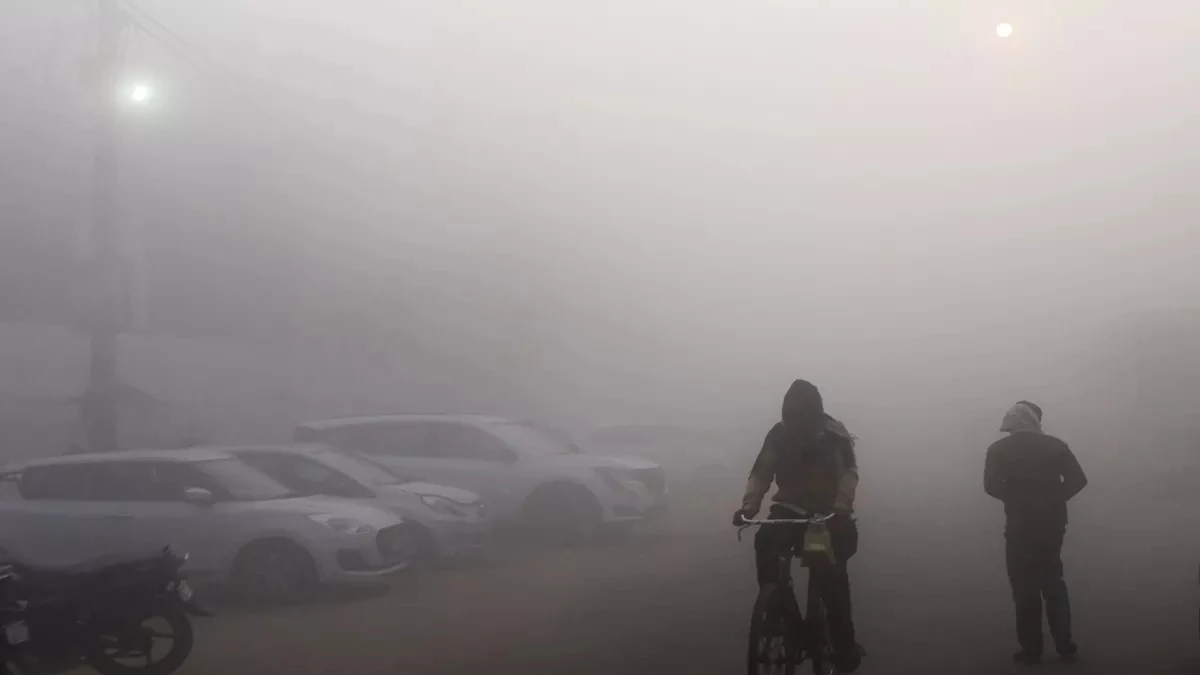 Weather Update: घने कोहरे से उत्तर भारत में हाहाकार, यूपी-राजस्थान में बड़े हादसे, दिल्ली एयरपोर्ट पर फ्लाइट्स लेट