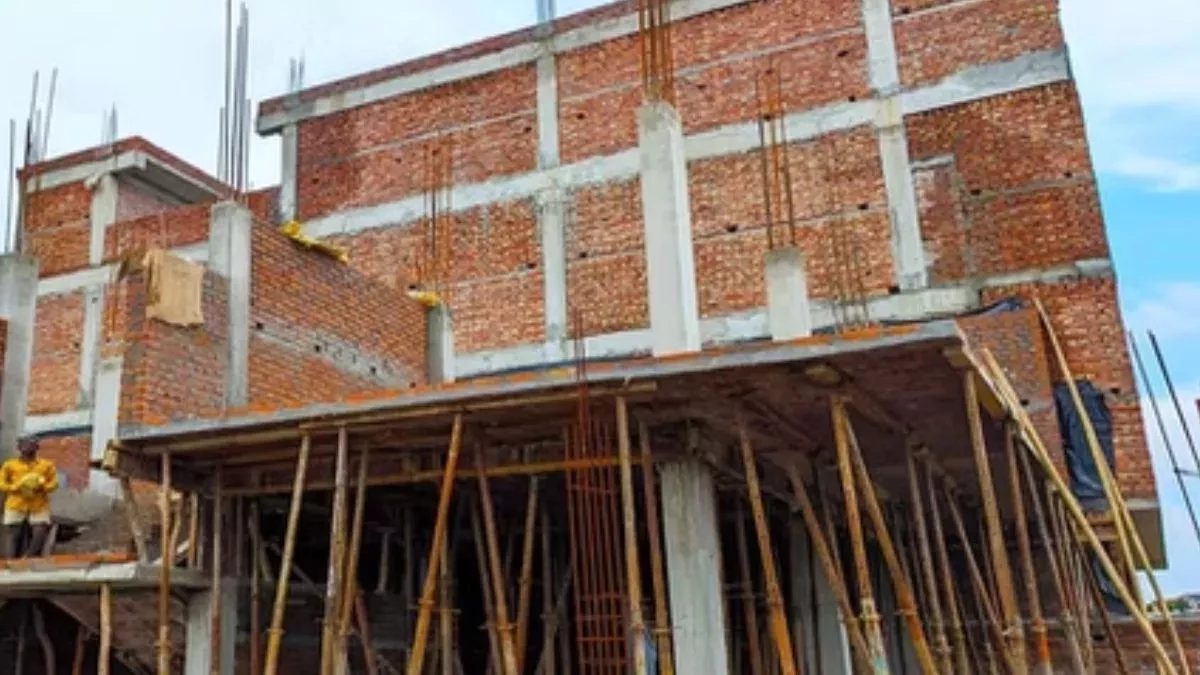 2026 में घर बनाना पड़ेगा भारी, सीमेंट की कीमतें हो सकती हैं महंगी; जानें बचने के लिए क्या करें