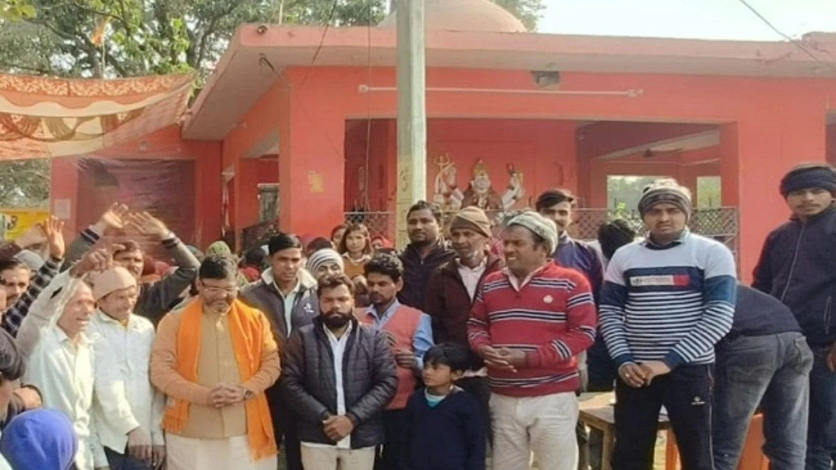 बिजनौर में अनोखी घटना: 4 दिन से हनुमान प्रतिमा की परिक्रमा कर रहा कुत्ता, एक्सपर्ट ने बताया क्या है कारण