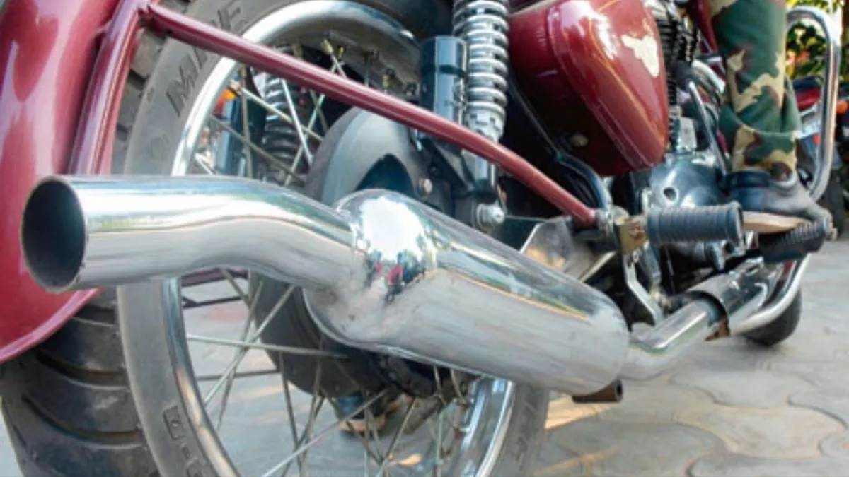 Indore Crime News: गोलियों जैसी आवाज निकाल रही थी बुलेट, चालक-मालिक और दुकानदार पर केस