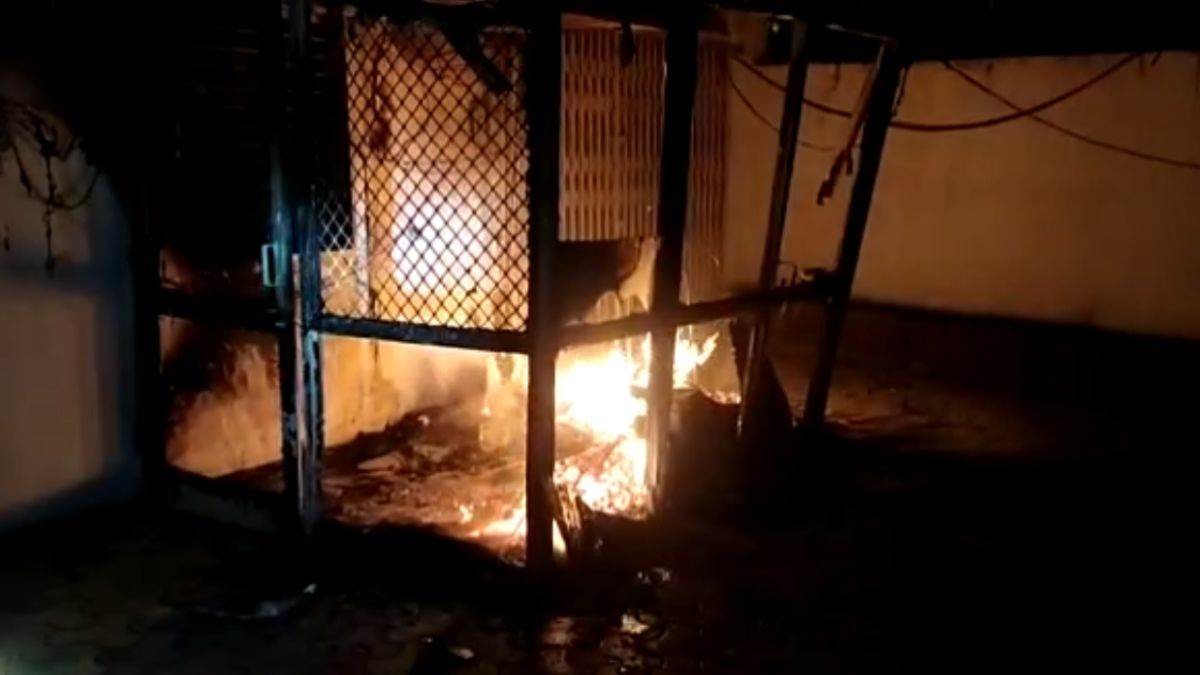 Fire in Shajapur: शाजापुर में निजी अस्पताल में लगी आग, टला बड़ा हादसा