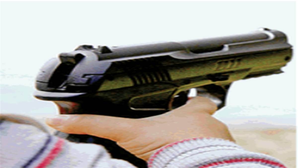 Gwalior Crime News: दरवाजा नहीं खोला तो पत्नी पर चलाई कट्टा से गोली