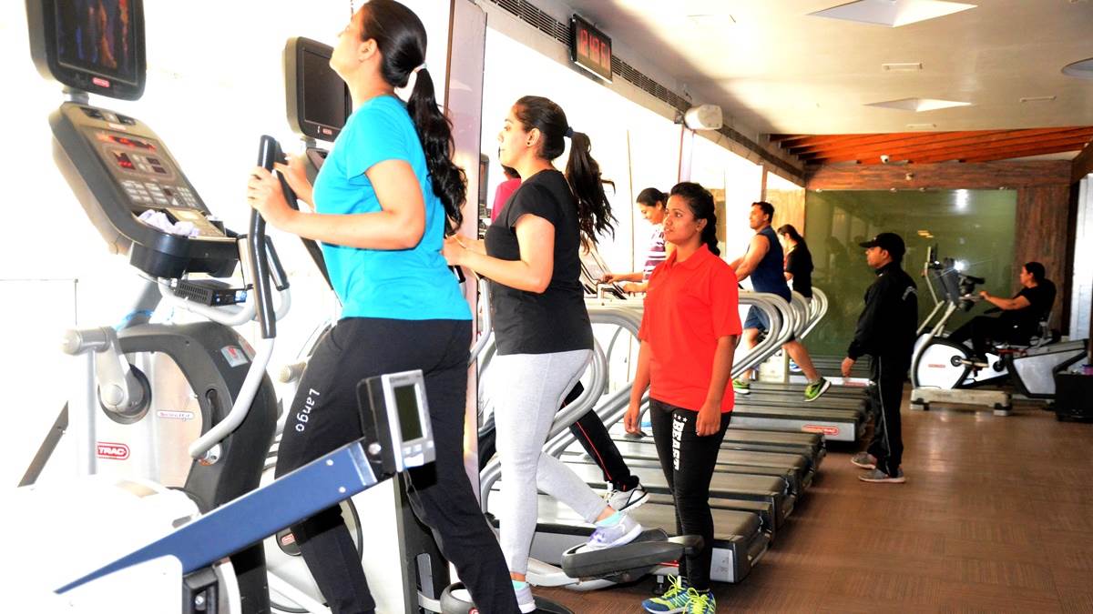 Fitness Tips: फिटनेस के लिए युवाओं में बढ़ा जिम का क्रेज, लेकिन इन चार टिप्‍स फालो करें मिलेगा फायदा