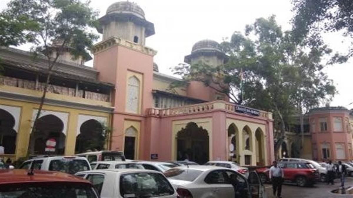 District Court Indore: न्यायालय परिसर में ही हो दंड, किराया व चालान जमा कराने की व्यवस्था