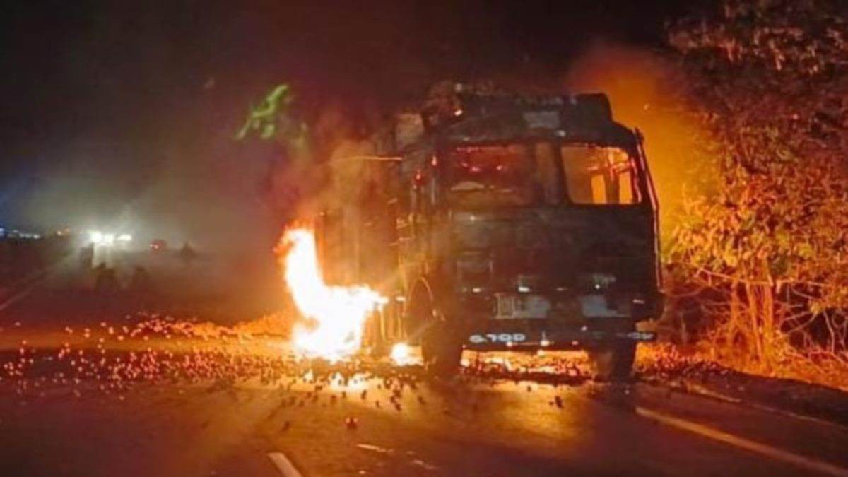 Accident in Sagar: खेत जा रहे युवक को ट्रक ने रौंदा, गुस्साई भीड़ ने ट्रक में लगाई आग