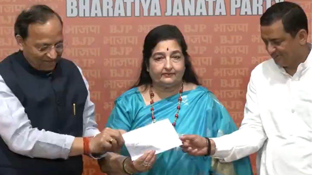 Anuradha Paudwal: भाजपा में शामिल हुईं अनुराधा पौडवाल, गायिकी के बाद अब सियासी पारी की शुरुआत