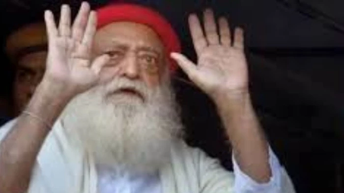 नाबालिग से दुष्कर्म के मामले में उम्रकैद की सजा काट रहे आसाराम ने गर्भगृह में जाकर किया बाबा विश्वनाथ का दर्शन-पूजन