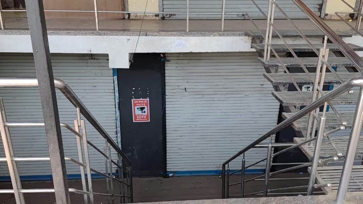 इंदौर में बिना नोटिस निगम अधिकारी कर रहे बेसमेंट सील, एजेंट रिश्वत की करवा रहे डील, पार्षद तक पहुंची शिकायत