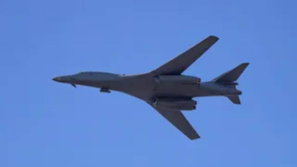 कितना खतरनाक है अमेरिका का B-1B लांसर सुपरसोनिक बॉम्बर? ईरान के साथ युद्ध में हुई एंट्री, इन देशों में मचा चुका है तबाही