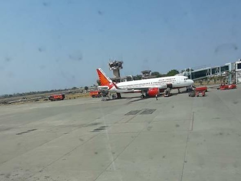 Indore airport:  एयर इंडिया के विमान से धुआं निकला, रनवे से वापस लौटाया, 49 यात्री थे सवार