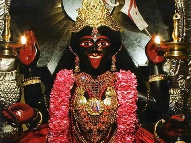 Maa Mahakali Of Raipur Whose Belief Is Associated With Kali Of Kolkata Special Story On 2021 Navratri