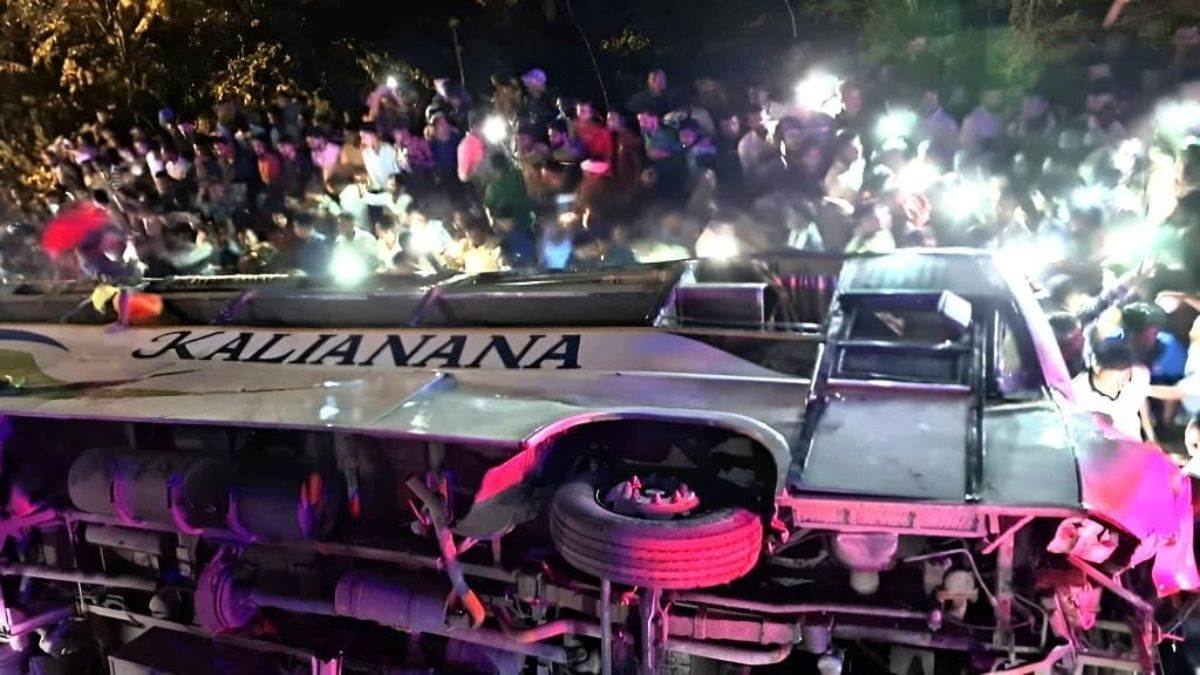 Odisha Accident: ओडिशा में कोलकाता जा रही बस अनियंत्रित होकर पुल से गिरी, पांच की मौत, कई गंभीर