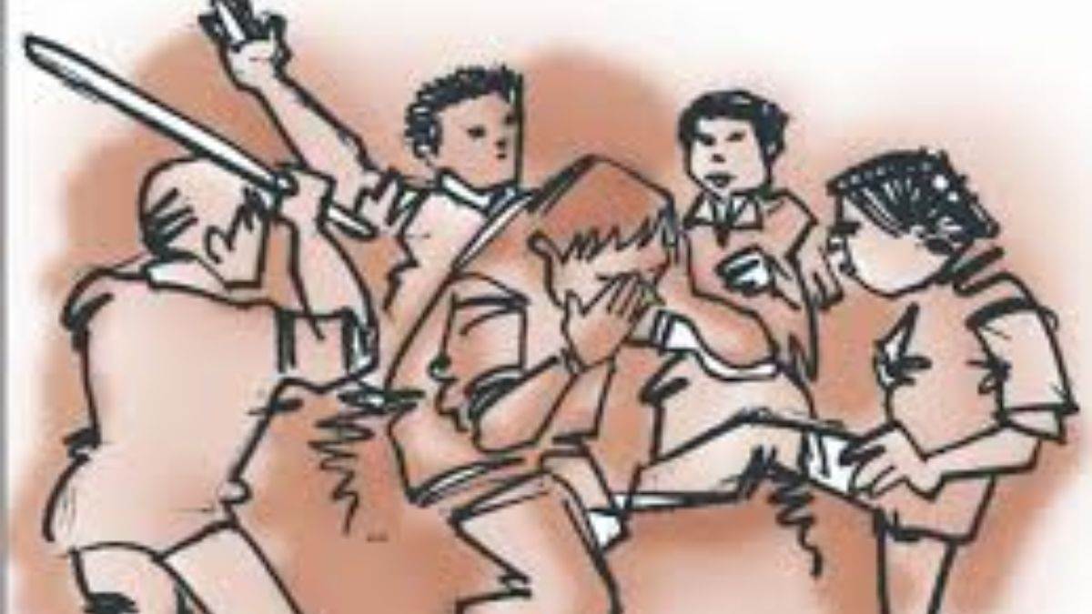 पेशी पर आए राजस्थान के दो युवकों की छत्तीसगढ़ के धमतरी में फिल्मी स्टाइल में जमकर पिटाई, दुकानों में घुसकर किसी तरह बचाई जान