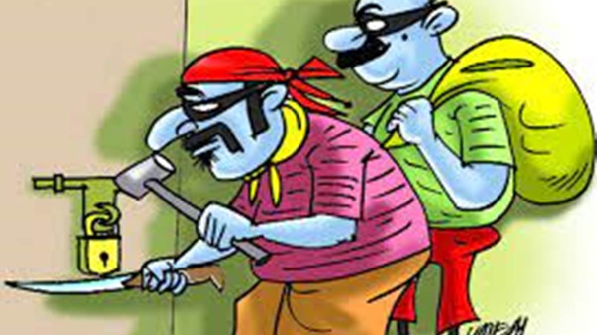 Jagdalpur Crime: चोरों ने एक रात में बनाया चार दुकानों को निशाना, खाद्य दुकान से लेकर मोबाइल दुकान से लाखों की हुई चोरी