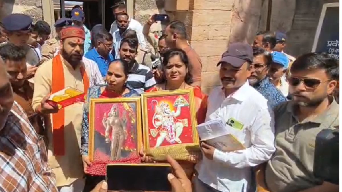 धार भोजशाला में उमड़ा आस्था का जनसैलाब, श्रद्धालुओं ने किया हनुमान-चालीसा...