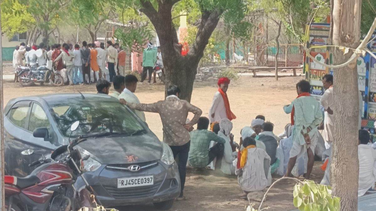 चौंका देगी राजगढ़ की ये कहानी: डिजिटल इंडिया के दौर में जिंदा है 'झगड़ा प्रथा', नाबालिग लड़की को लेकर थाने के सामने लगी 20 लाख की पंचायत!