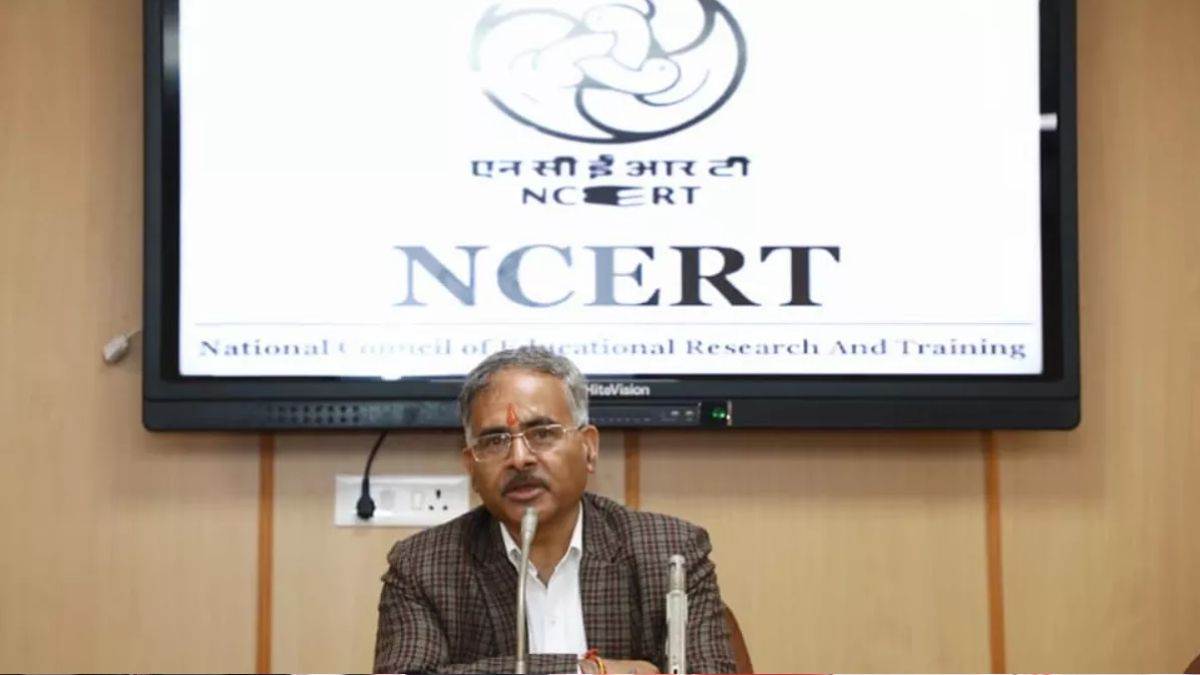 किताबों से हटेगा बाबरी मस्जिद और गुजरात दंगों का जिक्र, NCERT प्रमुख बोले- इनको पढ़कर बच्चे हो सकते हैं हिंसक