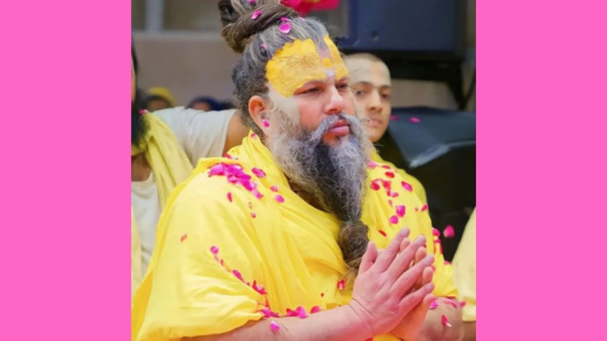 ‘Premanand Maharaj लेटे हैं और राधा जी उनकी सेवा कर रहीं’... सोशल मीडिया पर वायरल तस्वीर से बवाल, पढ़िए रिएक्शन्स