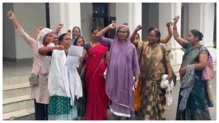 दरिमा की महिलाओं का अंबिकापुर प्रशासन को अल्टीमेटम; 19 जून तक शराब दुकान हटाएं, वरना देंगे धरना