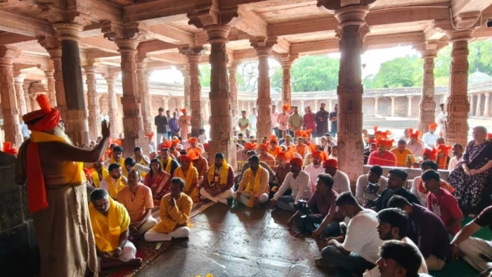 भगवा पगड़ियां पहनकर भोजशाला पहुंचे श्रद्धालु, हाई कोर्ट के निर्णय का एक माह पूरा, उत्साहजनक रहा सत्याग्रह