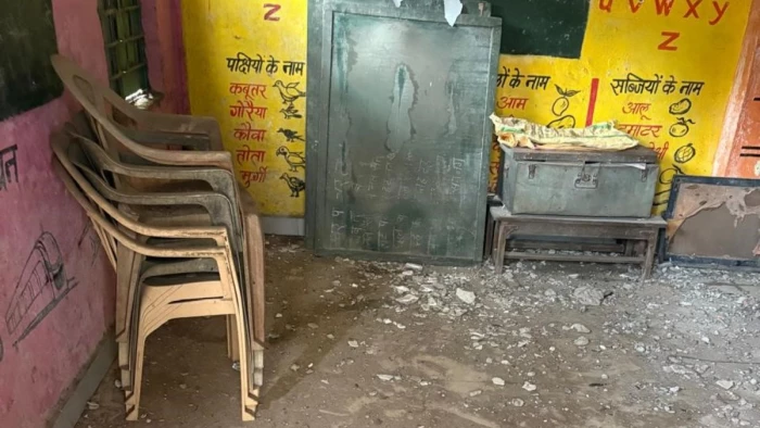 नया शैक्षणिक सत्र आज से: इंदौर जिले में टपकती छतों के नीचे पढ़ाई करने को मजबूर होंगे बच्चे, नहीं हुआ मरम्मत का कार्य