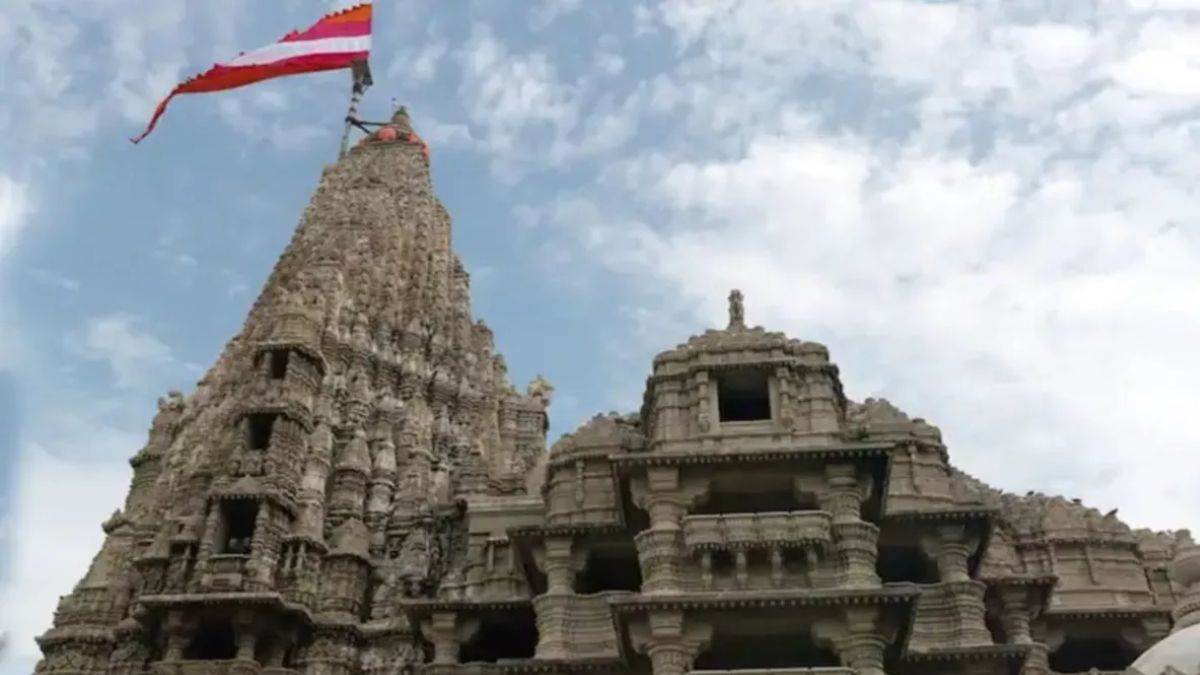 Top News Today: गुजरात के द्वारका मंदिर में छोटे कपड़े पहनकर आने पर नहीं मिलेगा प्रवेश