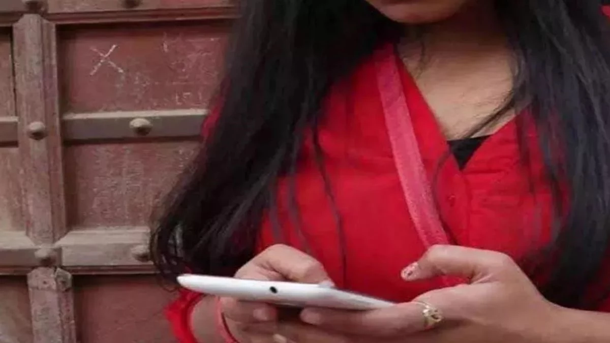 बाबू तुम्हे मरने नहीं दूंगा... पीड़िता को दरोगा ने भेजे अश्लील मैसेज, SP से शिकायत के बाद मची खलबली