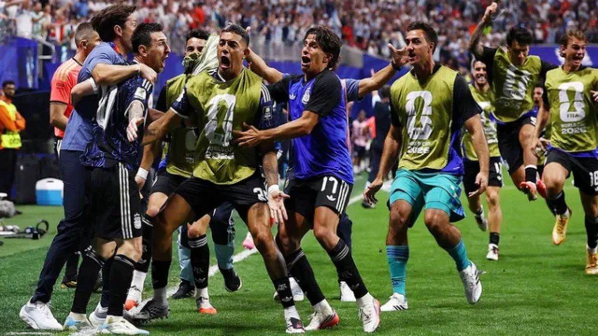 FIFA World Cup 2026: कप्तान मेसी के दम पर लगातार दूसरी बार फाइनल में पहुंचा अर्जेंटीना, सेमीफाइनल में इंग्लैंड को 2-1 से दी मात