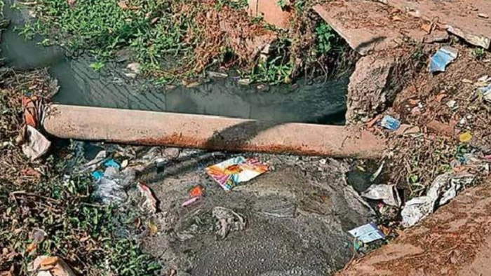 जबलपुर में नालियों के बीच से गुजर रहीं पेयजल लाइन, इनकी जांच में सहयोग नहीं मिलने पर एनजीटी ने निगम कमिश्नर को लिखा लेटर