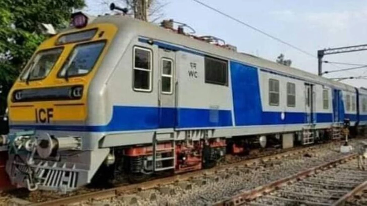 Narsinghpur News:  सात बोगियों की मेमू ट्रेन में यात्रियों की रेलमपेल, मुश्किल हो रहा सफर