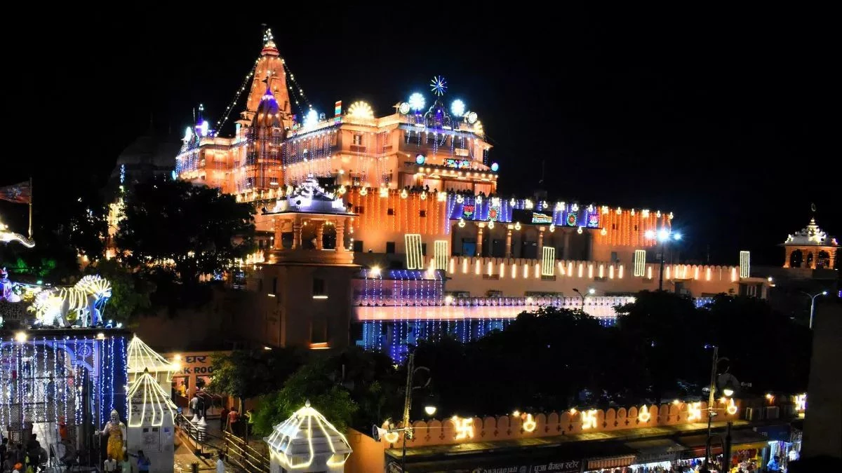 Janmashtami: कान्हा का जन्मोत्सव आज, दुल्हन की तरह सजा ब्रज...उमड़ा भक्तों का सैलाब; योगी करेंगे पूजन और लोकार्पण