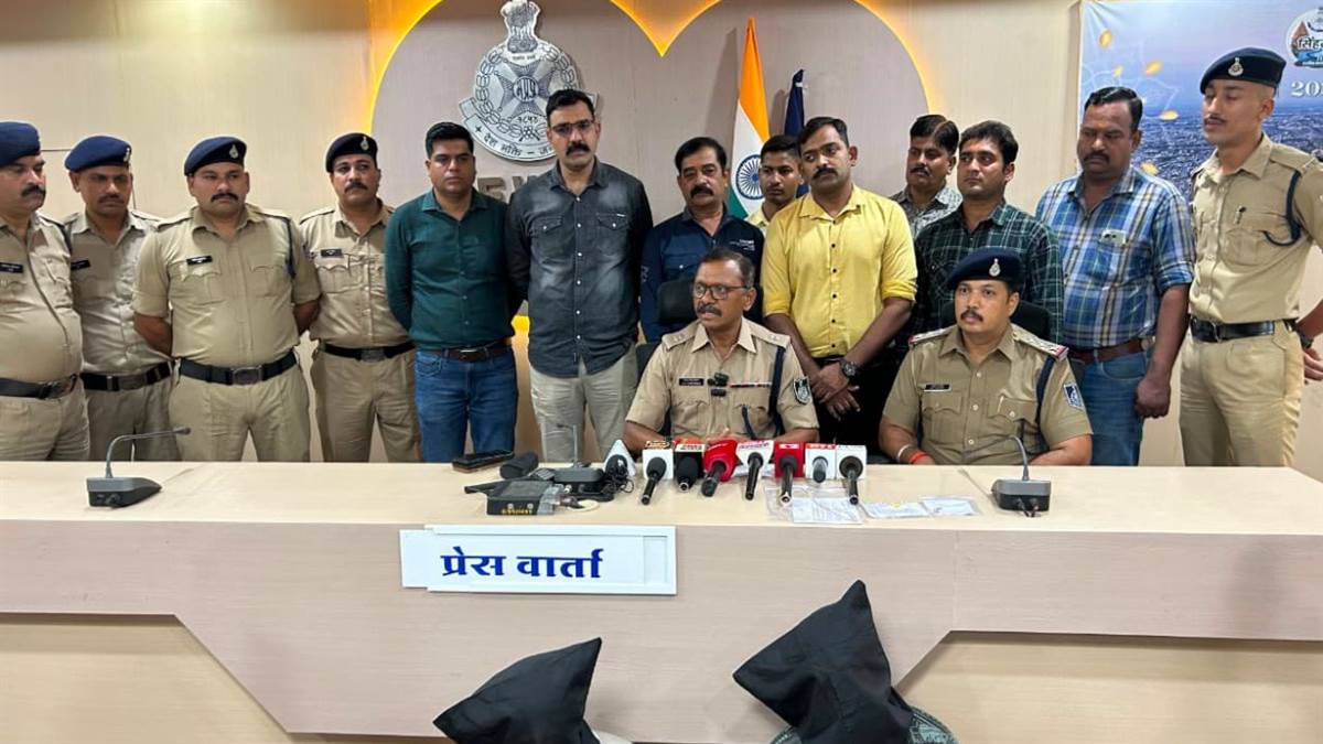देवास पुलिस को बड़ी सफलता, तीन वारदात करने वाले दो स्नेचर्स को पकड़ा, 5 लाख का सामान भी बरामद
