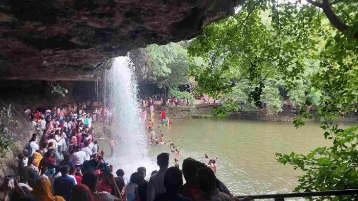 गंगा महादेव में दिखा आस्था और प्रकृति का अद्भुत संगम, सुल्तानपुर से लेकर मंदिर तक उमड़ी भीड़, पर्यटन भी कर रहा आकर्षित