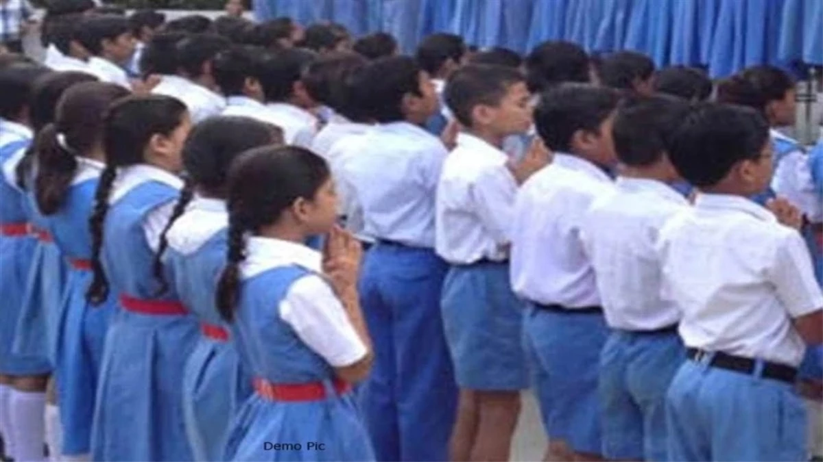 'शिकायत कर दो, हम किसी से नहीं डरते', परीक्षा के अंक पूछे तो शिक्षक ने दी छात्र-छात्राओं को धमकी