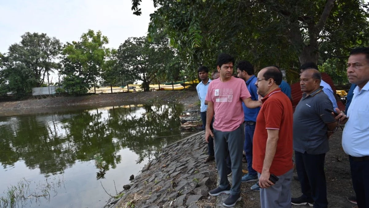 'मुझे दिख रही, आपको नहीं? अगली बार गंदगी मिली तो कार्रवाई होगी...' इंदौर निगमायुक्त ने दी चेतावनी
