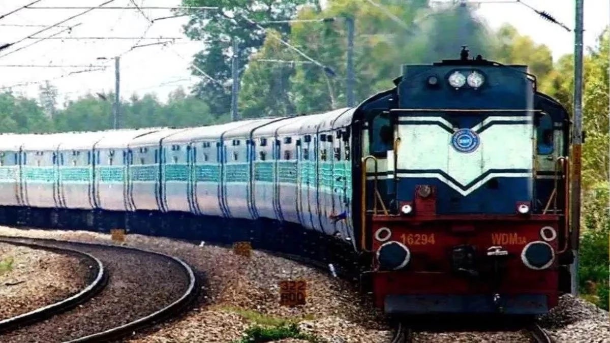 रतलाम रेल हादसा: ट्रेन से गिरकर सेना के पूर्व सूबेदार की मौत, यात्री ने फोन उठाकर दी थी जानकारी