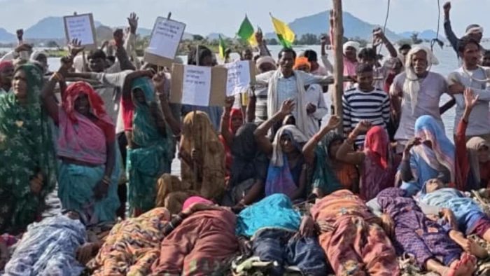 पन्ना में चिता आंदोलन के पांचवें दिन बुजुर्ग की मौत, ग्रामीण बोले-न्याय मिलने तक डटे रहेंगे