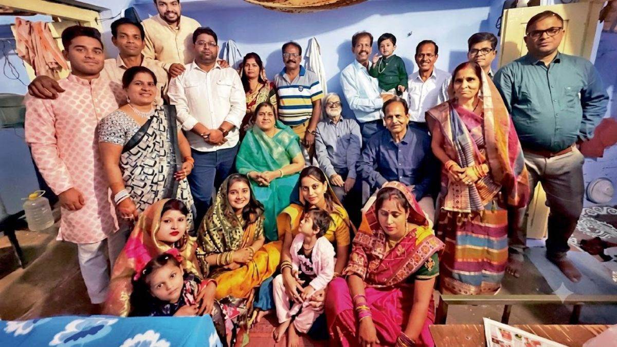 ग्वालियर में परंपरा और संस्कार की मिसाल पेश, 41 साल से एक छत के नीचे धड़क रहा है जैन परिवार का दिल...एक छत और एक रसोई