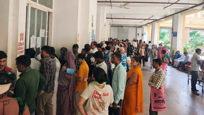 ग्वालियर में जेएएच की ओपीडी में एक दिन में पहुंचे 3904 मरीज, मेडिसीन और न्यूरोलॉजी विभाग में सबसे ज्यादा भीड़