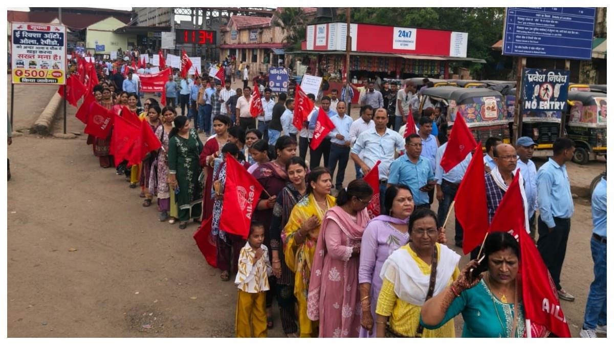 अब चुप नहीं बैठेंगे, बिलासपुर और उसलापुर में सैकड़ों रनिंग परिवारों की महिलाओ ने निकाली विशाल रैली, जीएम कार्यालय का घेराव