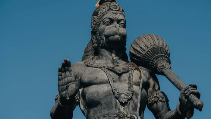 विदिशा जिले के मुरादपुर में बजरंगबली की मूर्ति के पांव की नहीं मिली थाह