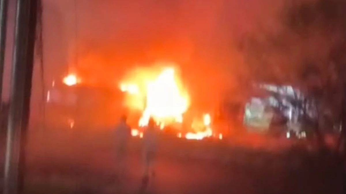 देवास में सिंगावदा पावर हाउस के पास देर रात टैंकर में आग लगने के बाद हुआ धमाका, नींद से जागे लोग