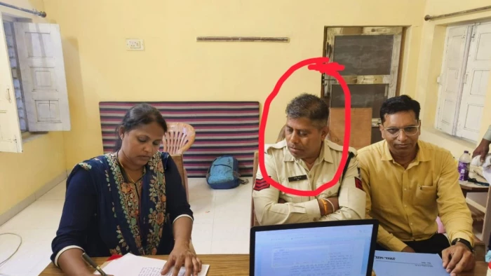 MP में वर्दी पर फिर लगा दाग, 75 हजार रुपये की रिश्वत लेते प्रधान आरक्षक गिरफ्तार