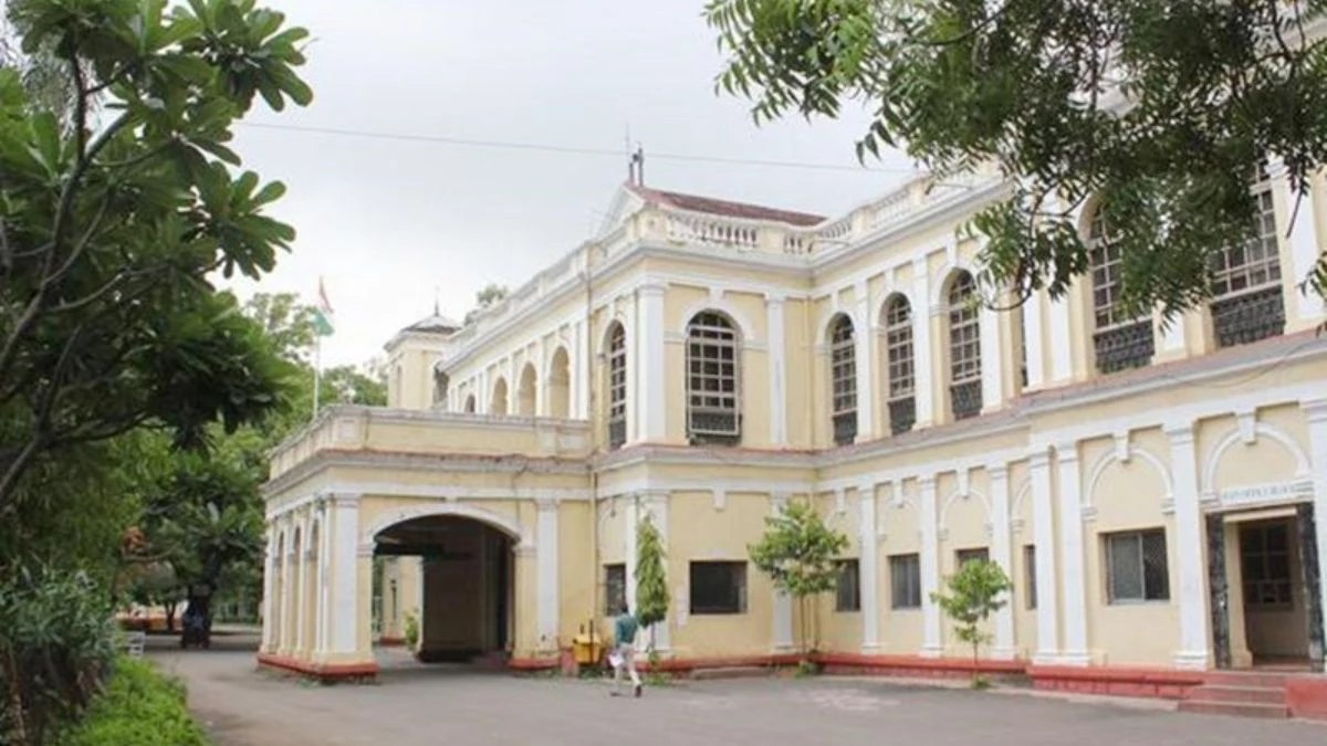 परीक्षा रुकवाने के लिए फैला दी प्रिंसिपल की मौत की अफवाह, घबराए स्टाफ ने कॉल लगाई तो खुली पोल