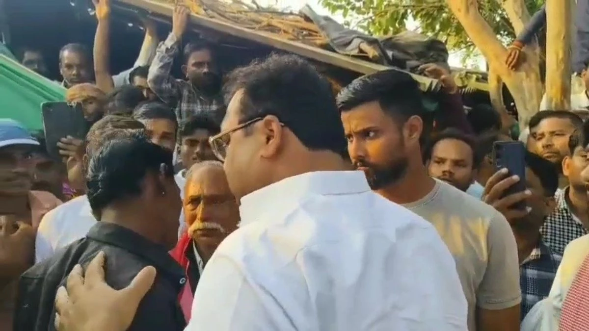 दमोह के पैर धुलाने मामले में कांग्रेस विधायक का VIDEO वायरल, पीड़ित के चाचा से बोले- अगली बार गंदगी खा लेना