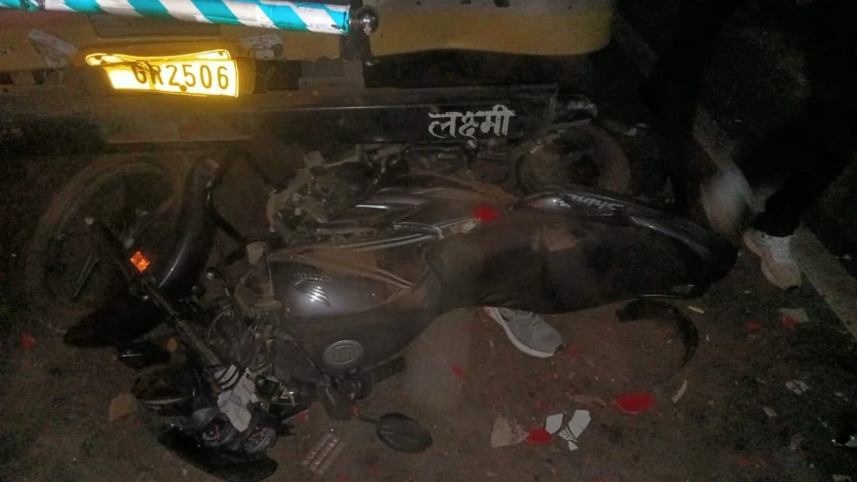 Ratlam News: नामली के भदवासा फंटे पर बस और ट्रक के बीच फंसा बाइक सवार, मौत