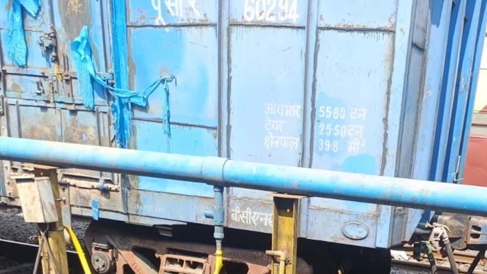 जबलपुर के भेड़ाघाट स्टेशन पर मालगाड़ी की चपेट में आया युवक, दोनों हाथ और एक पैर कटने से मौके पर मौत
