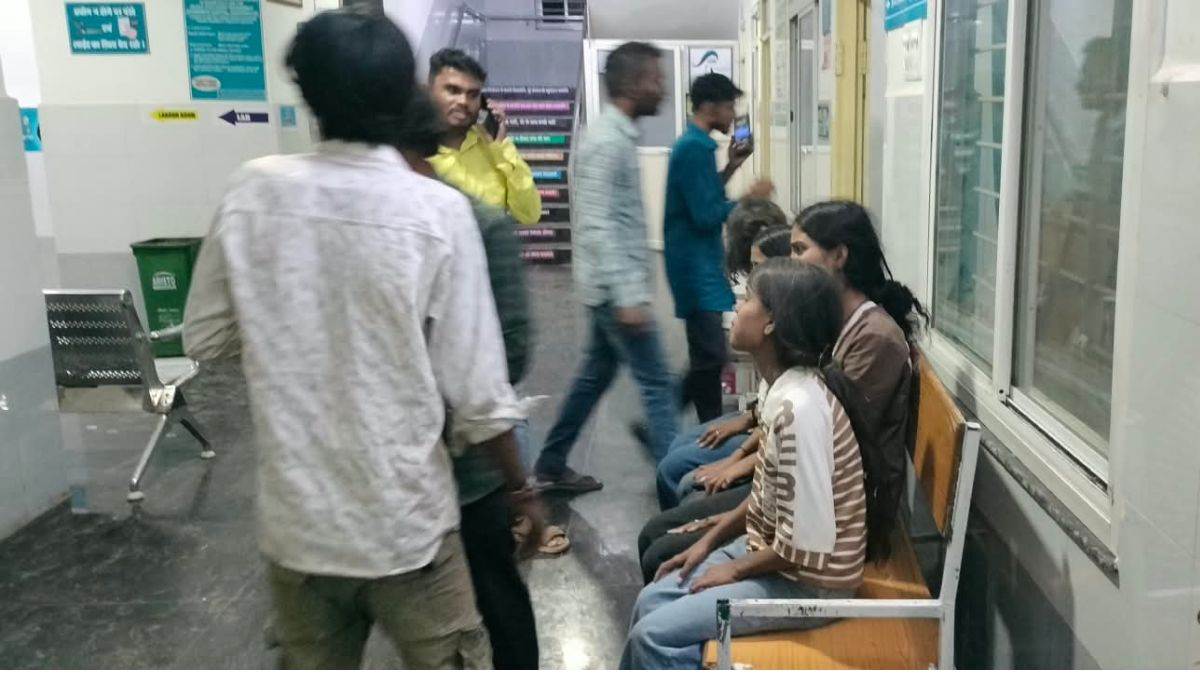 सीहोर: बुधनी बायपास पर डंपर की टक्कर से श्रद्धालुओं से भरा वाहन पलटा, महिला की मौत, 8 गंभीर घायल