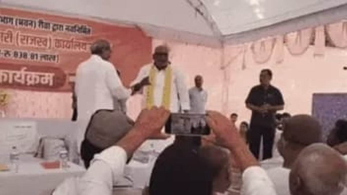 रीवा के त्योंथर में शिलापट्ट पर नाम नहीं होने से भड़के पूर्व विधायक, तहसील कार्यालय के लोकार्पण में हंगामा